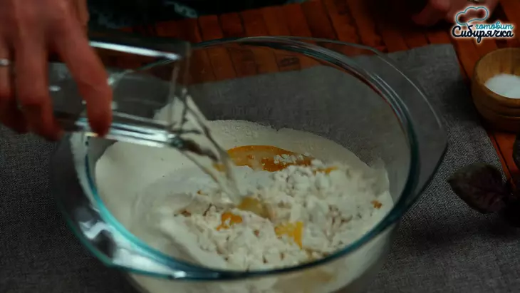 Домашняя пицца с говяжьим фаршем и сыром в духовке: шаг 1