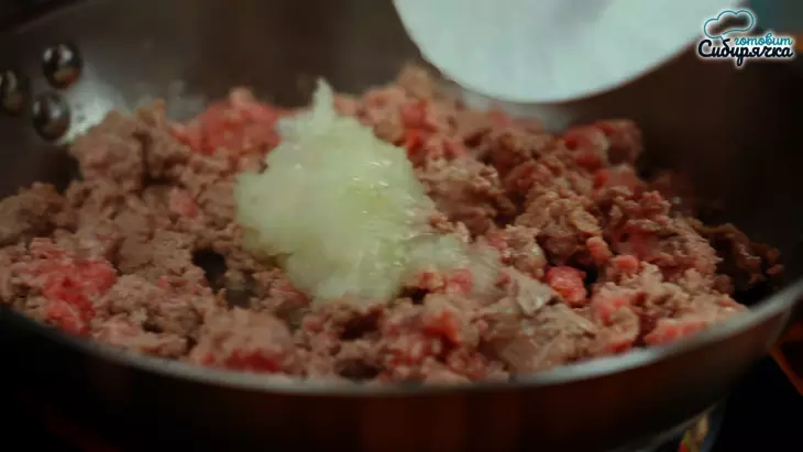 Домашняя пицца с говяжьим фаршем и сыром в духовке: шаг 3