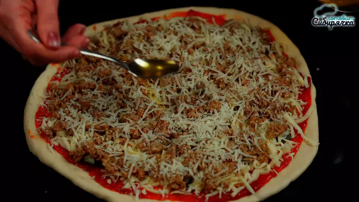 Домашняя пицца с говяжьим фаршем и сыром в духовке: шаг 7