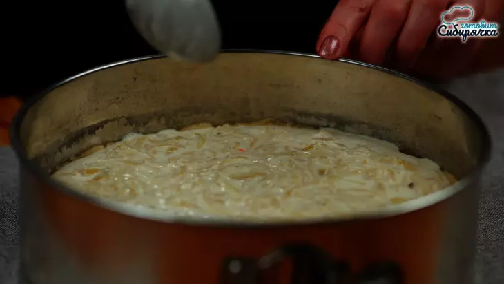 Луковый пирог с куриными яйцами и сыром в духовке: шаг 7