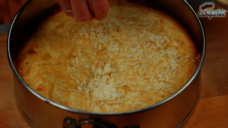 Луковый пирог с куриными яйцами и сыром в духовке: шаг 8