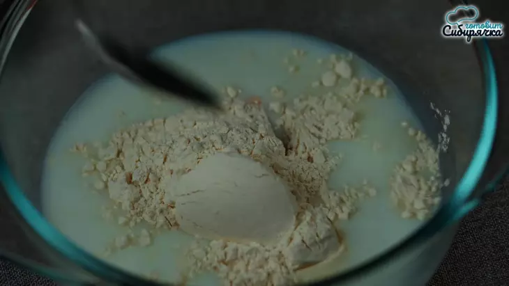 Мясной пирог из сдобного дрожжевого теста в духовке: шаг 1