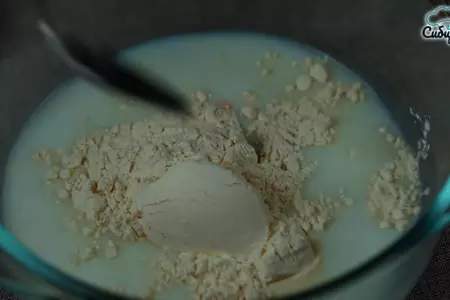 Мясной пирог из сдобного дрожжевого теста в духовке: шаг 1