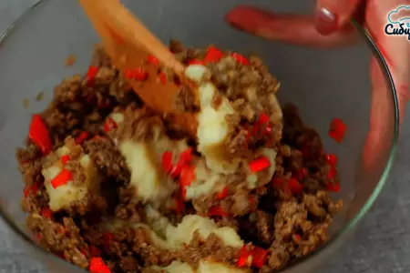 Мясной пирог из сдобного дрожжевого теста в духовке: шаг 4