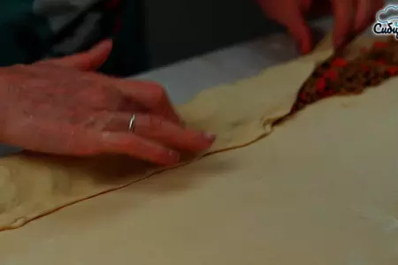 Мясной пирог из сдобного дрожжевого теста в духовке: шаг 5