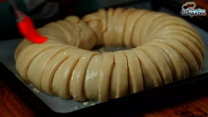 Мясной пирог из сдобного дрожжевого теста в духовке: шаг 7