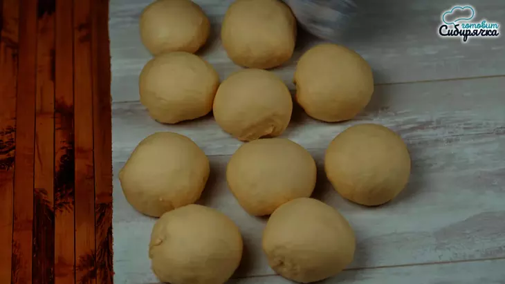 Сдобные булочки с джемом и штрейзельной посыпкой: шаг 4