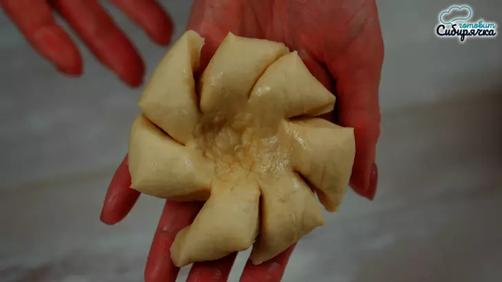 Сдобные булочки с джемом и штрейзельной посыпкой: шаг 5