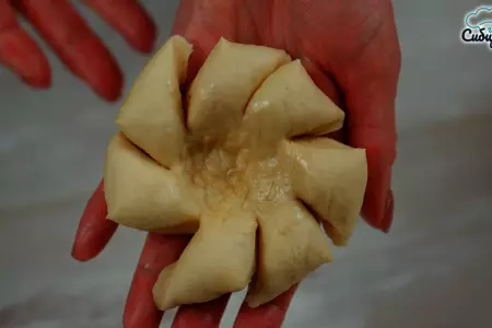 Сдобные булочки с джемом и штрейзельной посыпкой: шаг 5