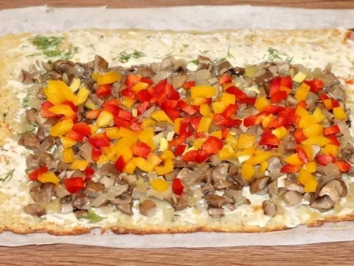 Картофельный рулет с сыром и грибами: шаг 9