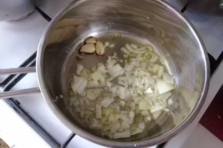 Конкильони фаршированные колбасными изделиями: шаг 2