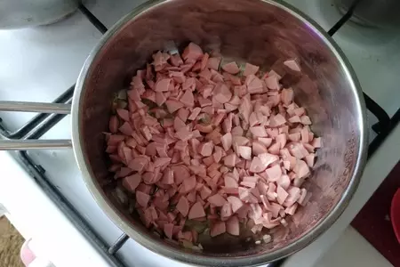 Конкильони фаршированные колбасными изделиями: шаг 3