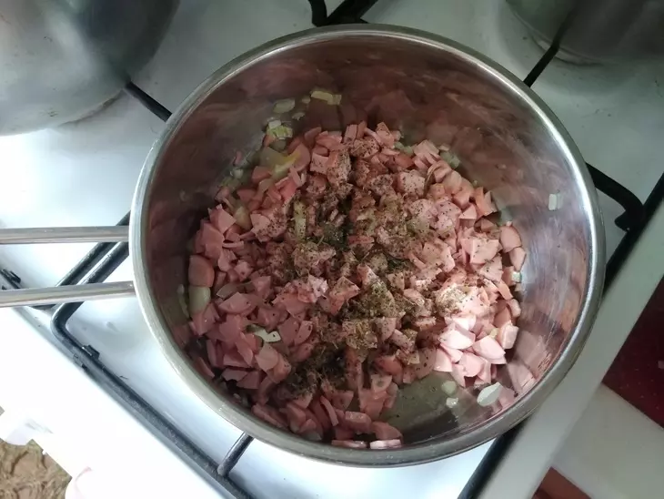 Конкильони фаршированные колбасными изделиями: шаг 4