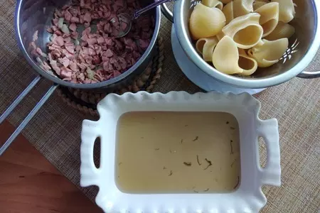 Конкильони фаршированные колбасными изделиями: шаг 5