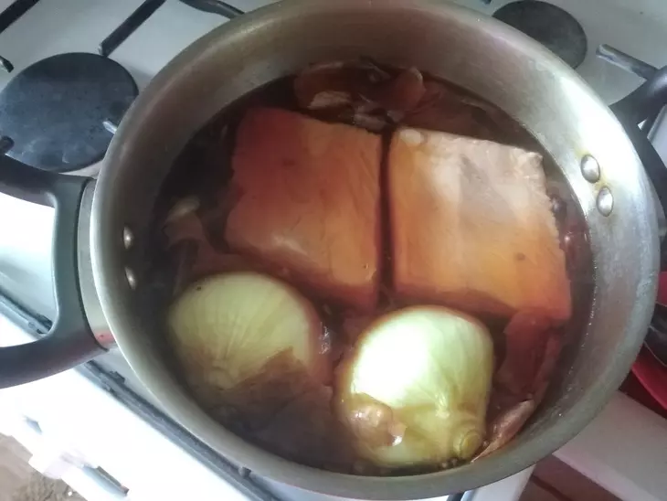 Закусочное сало в луковой шелухе: шаг 6