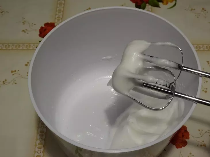 Мясной рулет с ананасом и сыром: шаг 4