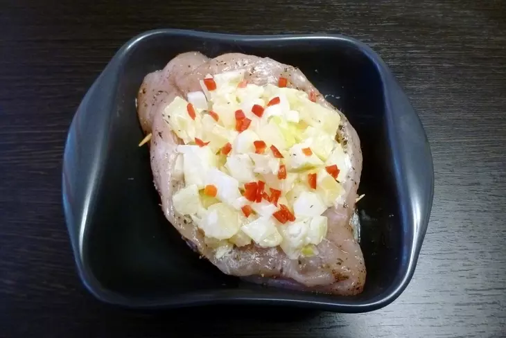 Куриная грудка, фаршированная ананасом с яблоками: шаг 4