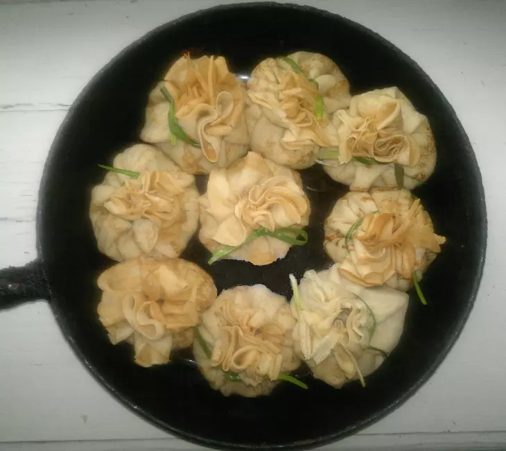 Блинные узелки с курицей и грибами #масленица2021: шаг 17