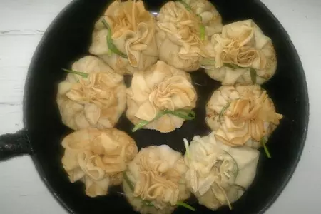 Блинные узелки с курицей и грибами #масленица2021: шаг 17