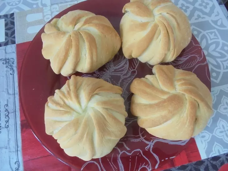 Слоеные булочки с творогом и зеленью: шаг 7