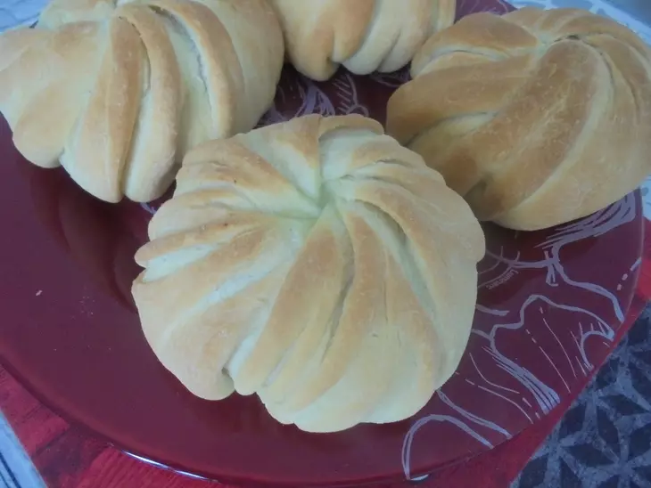 Слоеные булочки с творогом и зеленью: шаг 8