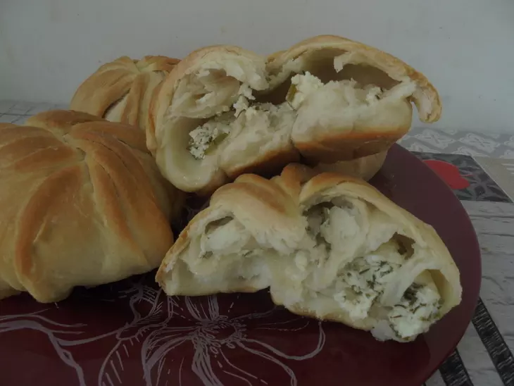 Слоеные булочки с творогом и зеленью: шаг 9