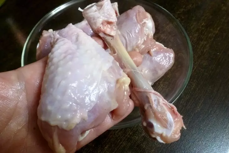 Куриные ножки с чесноком, запеченные с соусом барбекю: шаг 1