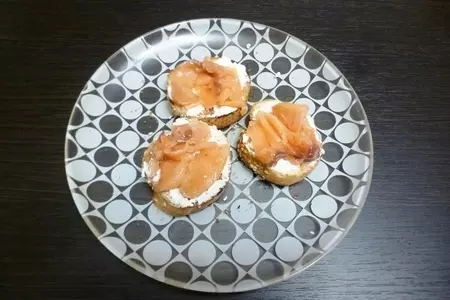 Бутерброды с сёмгой и песто: шаг 3