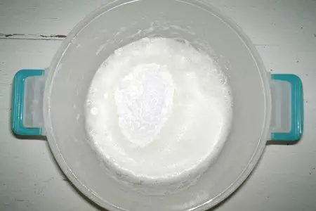 Корзиночки из рисовых блинчиков с творогом и вишней: шаг 6