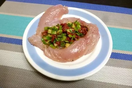 Куриная грудка, фаршированная вялеными томатами и сыром: шаг 3