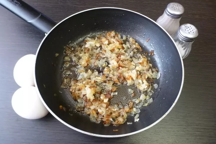 Зразы из индейки с луком и яйцом: шаг 2