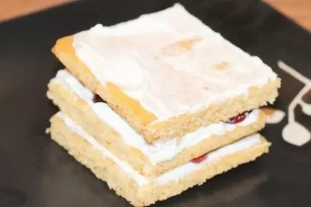 Медовые пирожные "мишуткины грезы": шаг 15