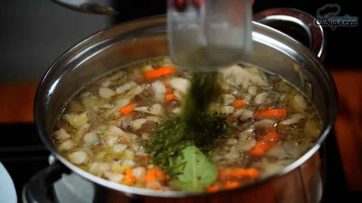Постный грибной суп с овощами и гречкой: шаг 6
