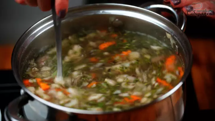 Постный грибной суп с овощами и гречкой: шаг 7