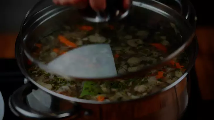 Постный грибной суп с овощами и гречкой: шаг 8