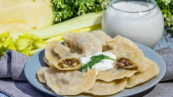 Вареники с начинкой из мясного фарша с капустой: шаг 9
