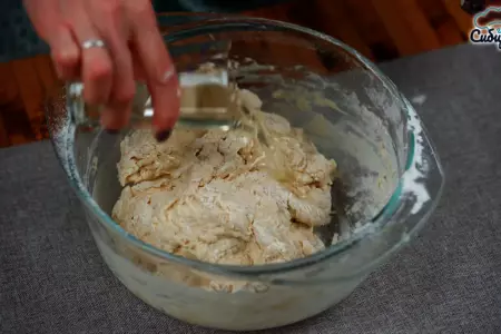 Постный пирог с яблоками на дрожжах: шаг 3