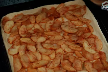 Постный пирог с яблоками на дрожжах: шаг 7