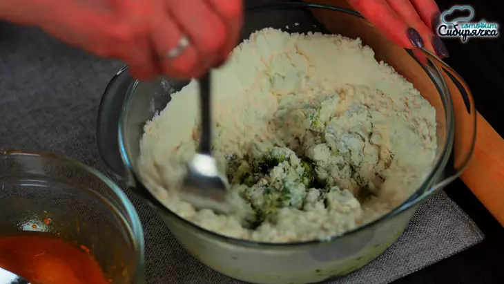 Домашняя яичная лапша с куркумой и овощной зеленью: шаг 4