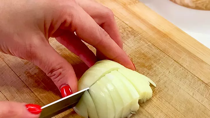 Салат с квашеной капустой: шаг 2