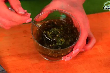 Салат «греческий» с форелью и сыром по-новому: шаг 4
