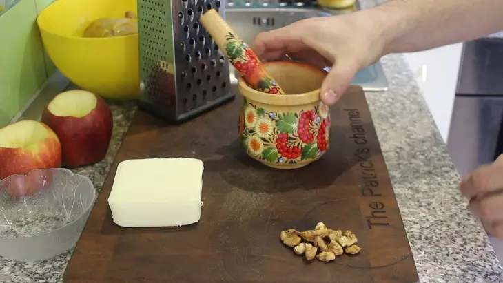 Цыплята корнишоны запеченные с яблоками: шаг 4