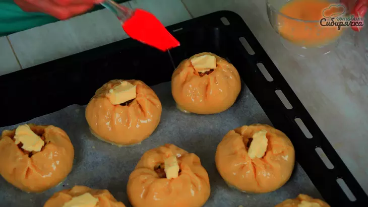 Пирожки с начинкой из картофеля с мясным фаршем: шаг 8