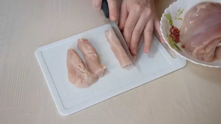 Сочная, нежная куриная запеканка с овощами - ленивый ужин для всей семьи: шаг 1