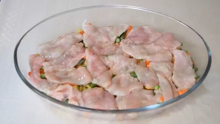 Сочная, нежная куриная запеканка с овощами - ленивый ужин для всей семьи: шаг 7