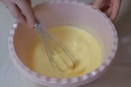 Ленивые пирожки-оладьи с зеленым луком и яйцом: шаг 5