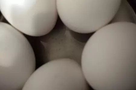 Красим яйца на пасху в золотистый цвет #пасха2021: шаг 1