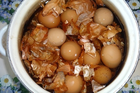 Пасхальные яйца-крашенки, расписанные красками #пасха2021: шаг 1