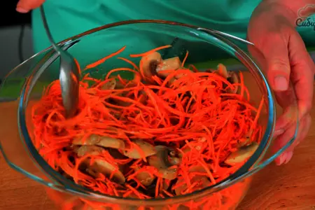 Корейский салат с шампиньонами и морковью: шаг 6