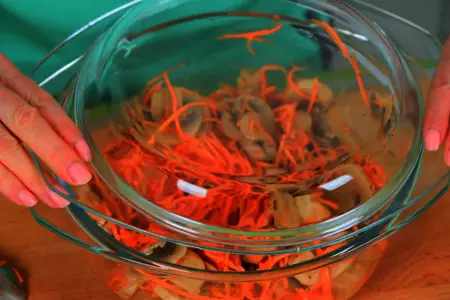 Корейский салат с шампиньонами и морковью: шаг 7